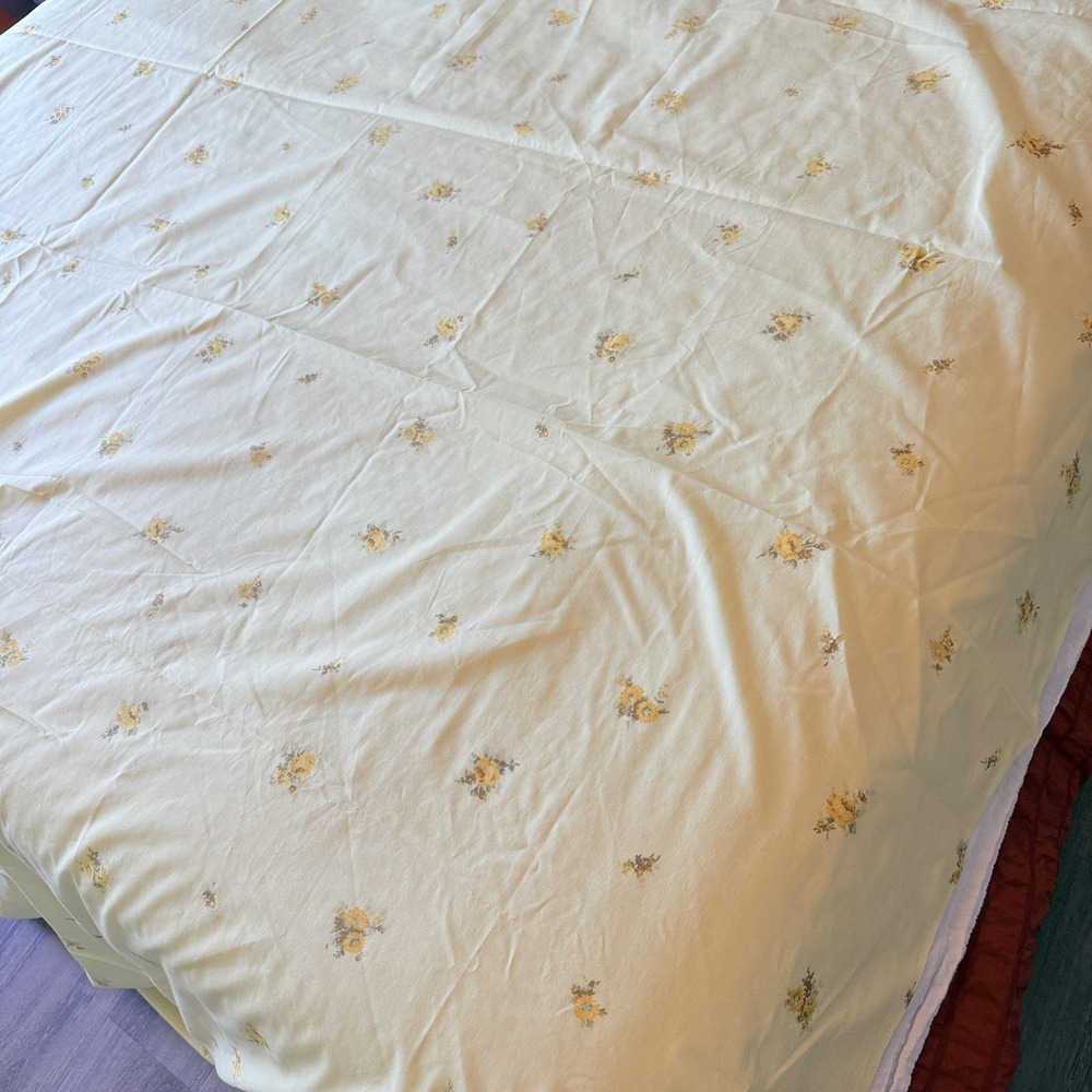 Two Vintage Queen Flat Sheets Yellow Floral Cottage Roses Lace Cottagecore Bed